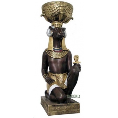 Anubis knihend mit Schale auf dem Kopf