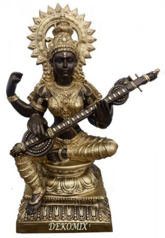 Devi Lalita mit Gitarre