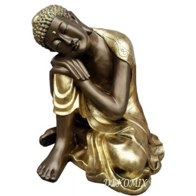 Träumender Buddha mit Kopf auf dem Knie