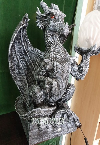 Drache mit Lampe groß 