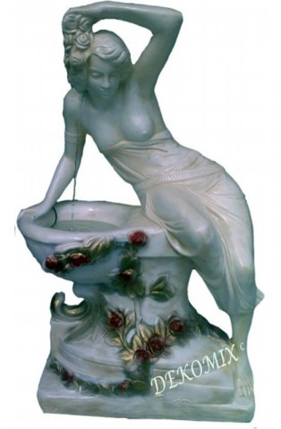 Zimmerbrunnen - Frau sitzend an der Schale
