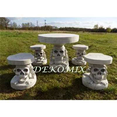 Totenkopf Tisch mit vier Hocker Sitzgruppe Piraten