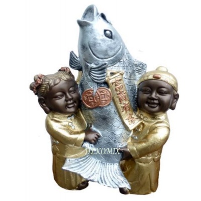 Buddhakinder mit Fisch