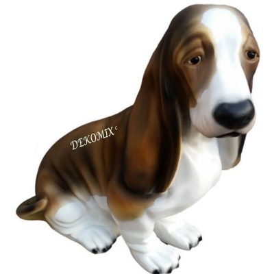 Basset Hound sitzend