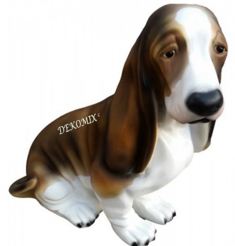 Basset Hound sitzend