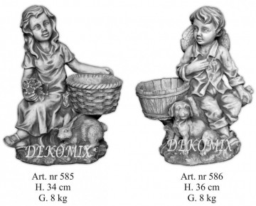 Mädchen mit Hase und Korb