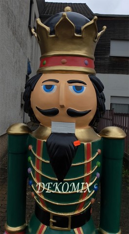 XXL KING Nussknacker aus GFK