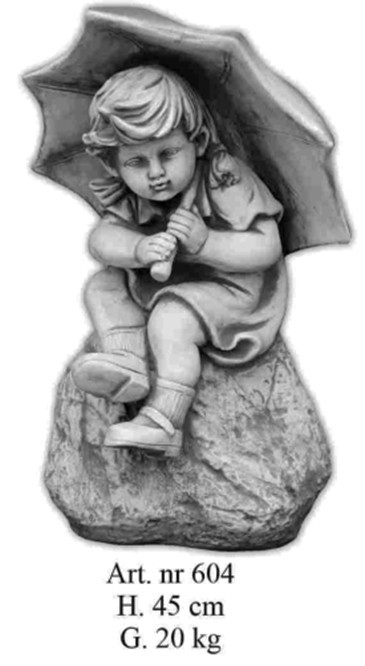 Mädchen mit Schirm auf dem Stein sitzend