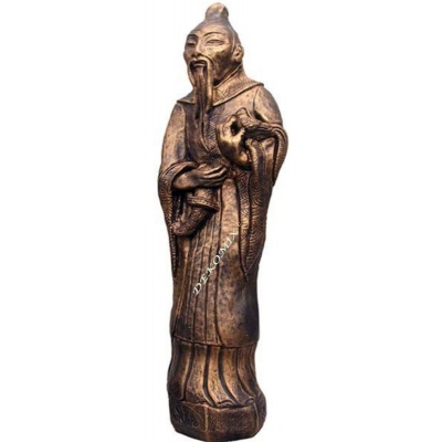 Alter Mönch stehend groß