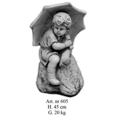 Junge mit Schirm auf dem Stein sitzend