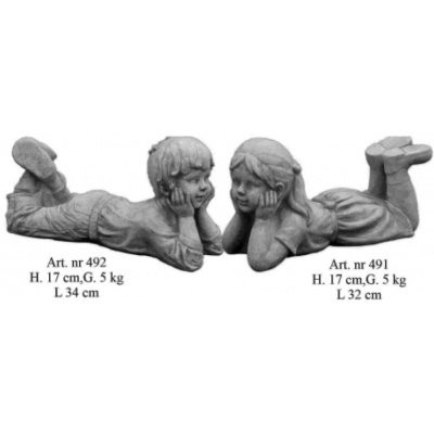 Junge liegend Hände unten dem Kinn