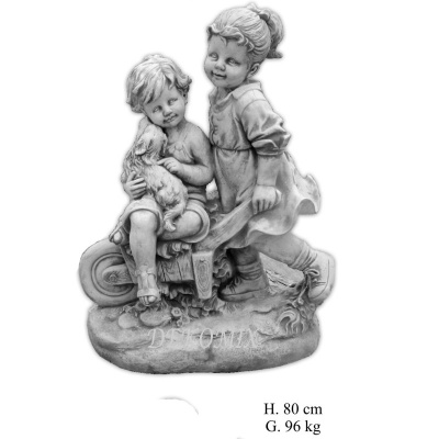 Pärchen mit Schubkarre