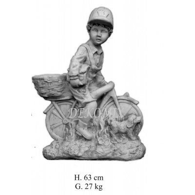 Junge auf dem Fahrad